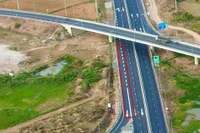 Tài xế kêu trời vì vạch kẻ 'thách đố' trên tuyến cao tốc Vĩnh Hảo - Phan Thiết