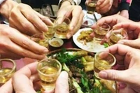 8 du khách bị ngộ độc do uống rượu sơ ri khi đi du lịch tại tỉnh Ninh Thuận