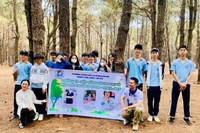 Những giáo viên không chỉ dạy học…