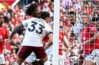 Man United gục ngã tại Old Trafford, Arsenal thăng hoa ngày khai mạc