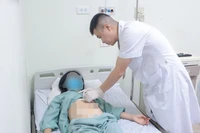 Từ Nga trở về Việt Nam để gắp 14 viên sỏi túi mật
