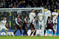 Rogers lập cú đúp đưa Aston Villa vào tốp 4