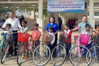 Mang niềm vui đến với người bệnh và trẻ em nghèo