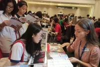 Mỹ tạm dừng phỏng vấn thị thực du học: Học sinh, phụ huynh hoang mang