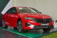 Skoda Octavia RS giá 1,608 tỉ tại Việt Nam, có gì để cạnh tranh?