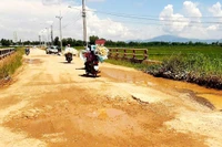 Dân khổ vì đường liên xã xuống cấp sau thi công cao tốc