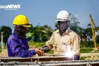 Dự báo thời tiết 10 ngày: Miền Trung nắng gắt kéo dài, miền Bắc mưa dông trở lại