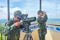 Giữa tầng mây giữ trời