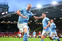 Premier League: Liverpool trở lại ngôi đầu, Man City đánh bại M.U