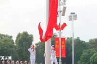 Hàng nghìn người dân tham dự Lễ Thượng cờ tại Quảng trường Ba Đình