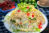 Lạ miệng với gỏi hoa