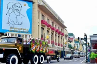 Linh cữu nguyên Chủ tịch nước Trần Đức Lương đi qua các tuyến phố Hà Nội