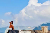 'Mái nhà chênh vênh' ở Tà Xùa thành điểm check-in độc nhất vô nhị