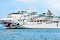Tàu 5 sao Star Voyager đón khách du lịch từ Thành phố Hồ Chí Minh đến Singapore