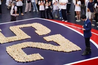 631 ổ bánh mì Việt Nam xếp số '25' xác lập kỷ lục thế giới