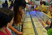 Giá vàng hôm nay, 5-4: Sụt giảm rất mạnh