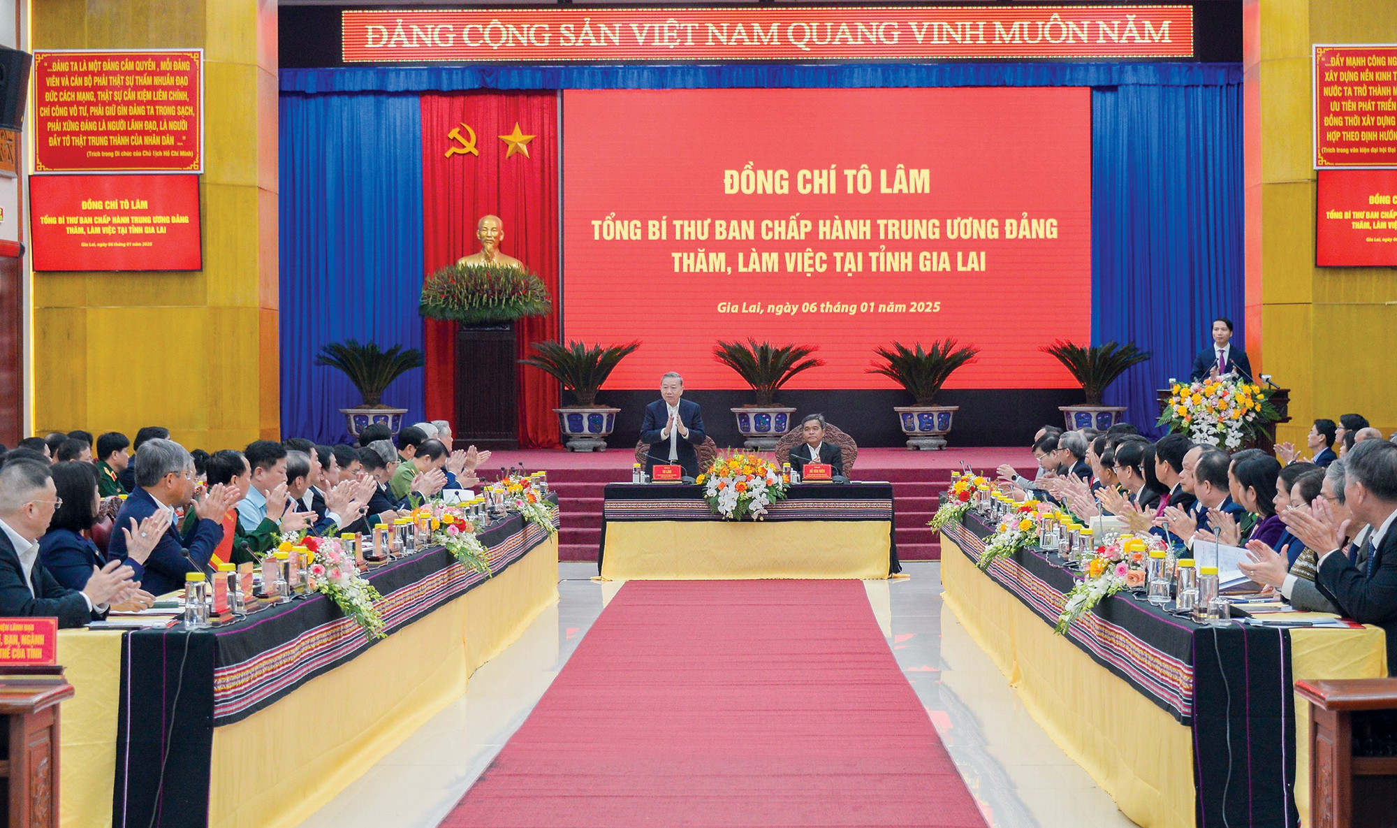 Tổng Bí thư chủ trì buổi làm việc với cán bộ chủ chốt tỉnh Gia Lai. 4trang-ngang.jpg