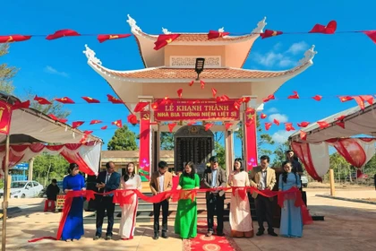 Xã Ia Hrung khánh thành Nhà bia tưởng niệm liệt sĩ và nhà truyền thống
