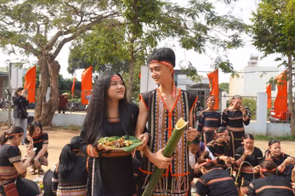 Phục dựng lễ cưới hỏi của người Jrai tại làng Kép