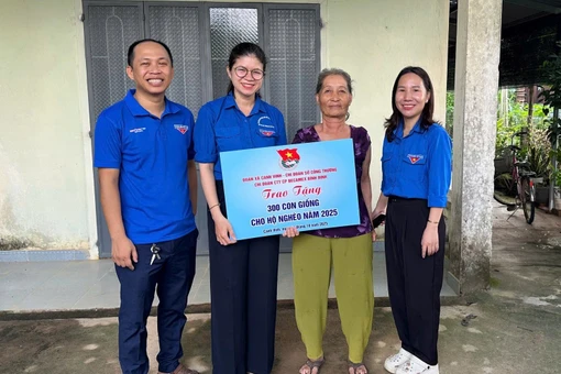 Ủy ban Trung ương MTTQ Việt Nam phát động Tháng cao điểm Vì người nghèo 2025 (17-10 đến 18-11) với chủ đề ý nghĩa: “Không để ai bị bỏ lại phía sau”