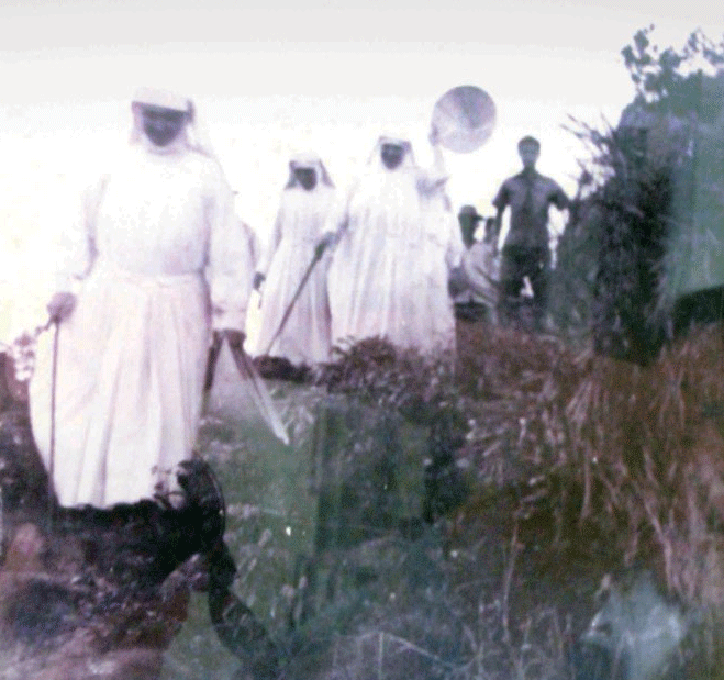 Các nữ tu đi tìm địa điểm xây dựng bệnh viện khi đến Quy Hòa - Ảnh tư liệu Các nữ tu đi tìm địa điểm xây dựng bệnh viện khi đến Quy Hòa - Ảnh tư liệu