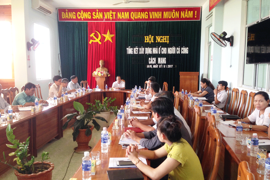 Huyện Ia Pa tổng kết xây nhà ở cho người có công với cách mạng. Ảnh: Đ.Y Huyện Ia Pa tổng kết xây nhà ở cho người có công với cách mạng. Ảnh: Đ.Y