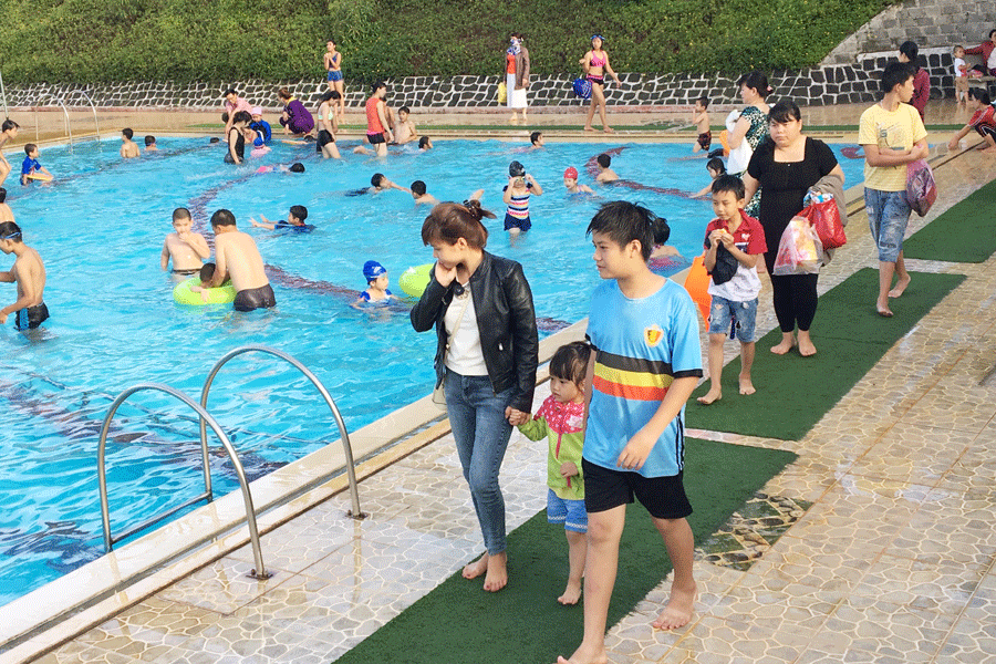 Cùng con trải qua mùa hè bổ ích, lý thú là lựa chọn của nhiều bậc phụ huynh. Ảnh: P.V