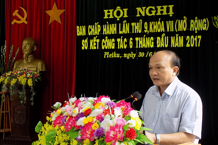 Bí thư Đảng ủy Khối các cơ quan tỉnh Nguyễn Đình Tiến chỉ đạo tại hội nghị. Ảnh: T.N Bí thư Đảng ủy Khối các cơ quan tỉnh Nguyễn Đình Tiến chỉ đạo tại hội nghị. Ảnh: T.N