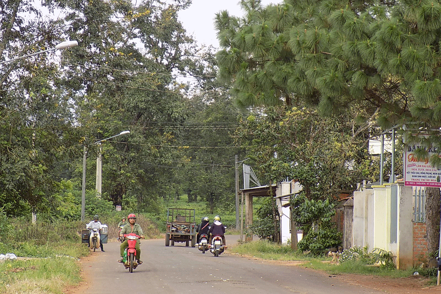 Hệ thống đường giao thông do UBND cấp xã quản lý. Ảnh: L.T