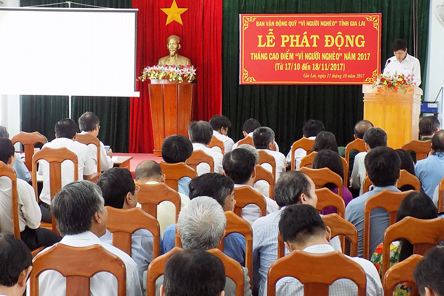 Lễ phát động Tháng cao điểm “Vì người nghèo”. Ảnh: T.N