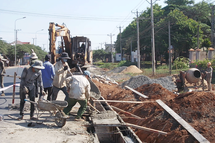 Đầu tư nâng cấp hệ thống giao thông góp phần phát triển kinh tế - xã hội. Ảnh: T.N Đầu tư nâng cấp hệ thống giao thông góp phần phát triển kinh tế - xã hội. Ảnh: T.N