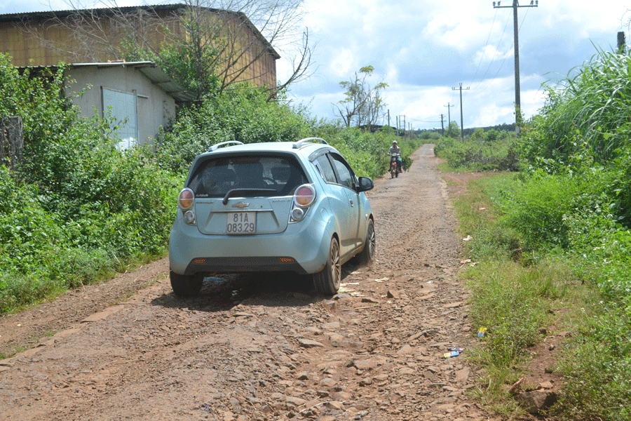 Đường liên xã Ia Phìn-Ia Băng hư hỏng nặng. Ảnh: H.C Đường liên xã Ia Phìn-Ia Băng hư hỏng nặng. Ảnh: H.C