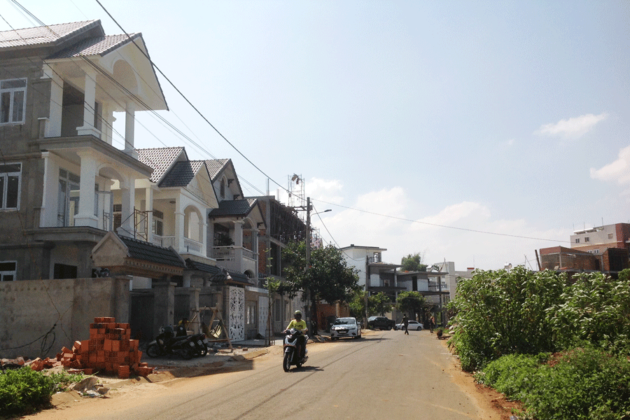 Hoạt động xây dựng nhà ở tư nhân đang đóng góp tích cực cho nguồn thu ngân sách nhà nước. Ảnh: S.C Hoạt động xây dựng nhà ở tư nhân đang đóng góp tích cực cho nguồn thu ngân sách nhà nước. Ảnh: S.C