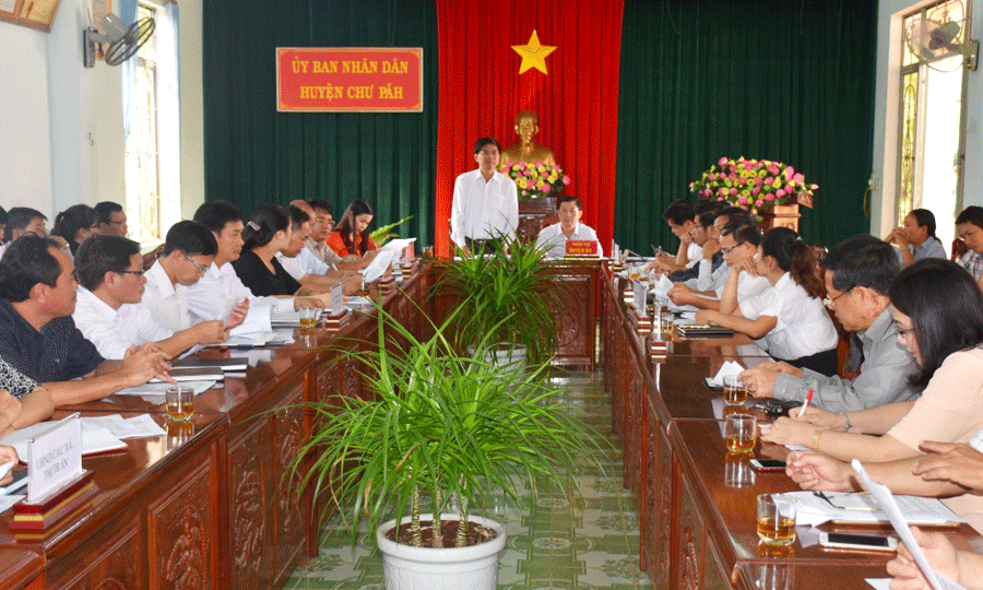 Họp bàn kế hoạch tổ chức lễ hội hoa dã quỳ-núi lửa Chư Đăng Ya. Ảnh: N.T Họp bàn kế hoạch tổ chức lễ hội hoa dã quỳ-núi lửa Chư Đăng Ya