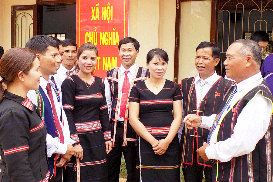 Trao đổi kinh nghiệm trong công tác xây dựng Đảng vùng đồng bào dân tộc thiểu số. Ảnh: T.N