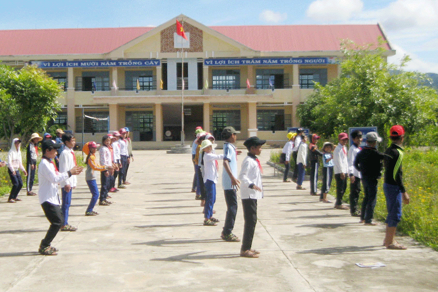 Cơ sở vật chất trường học ở huyện Krông Pa ngày càng được xây dựng khang trang. Ảnh: N.T