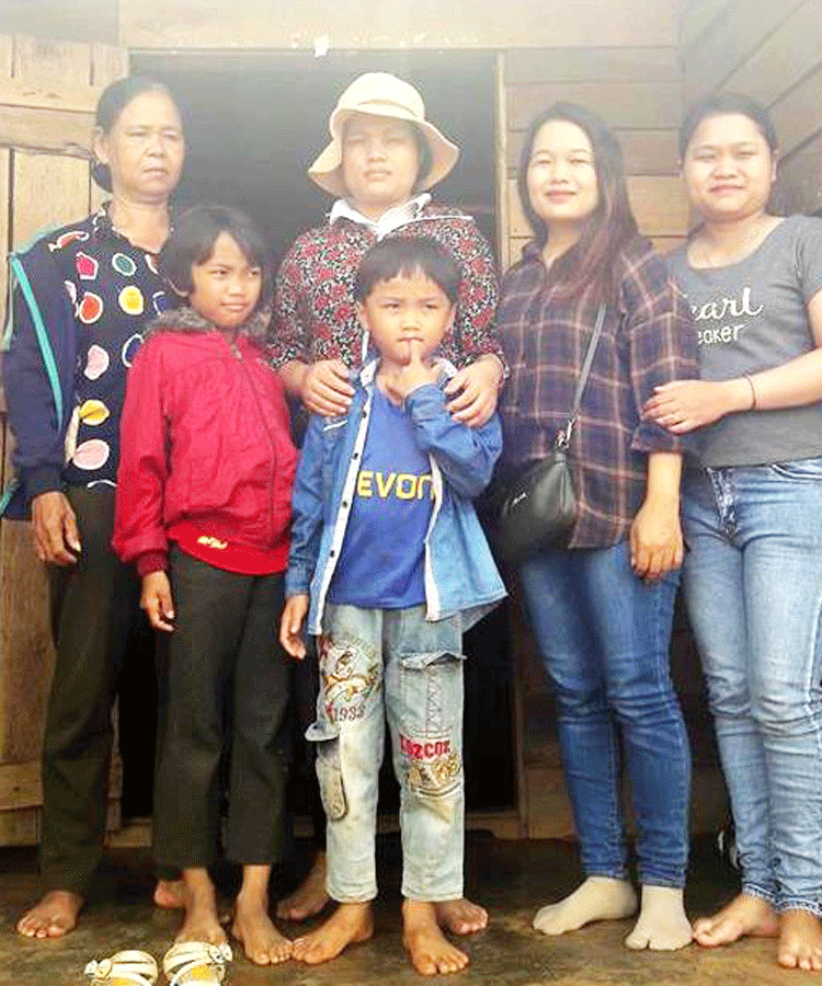 Vận động đưa 2 cháu mồ côi ở huyện Chư Prông vào Trung tâm nuôi dưỡng. Ảnh: Đ.Y Vận động đưa 2 cháu mồ côi ở huyện Chư Prông vào Trung tâm nuôi dưỡng. Ảnh: Đ.Y