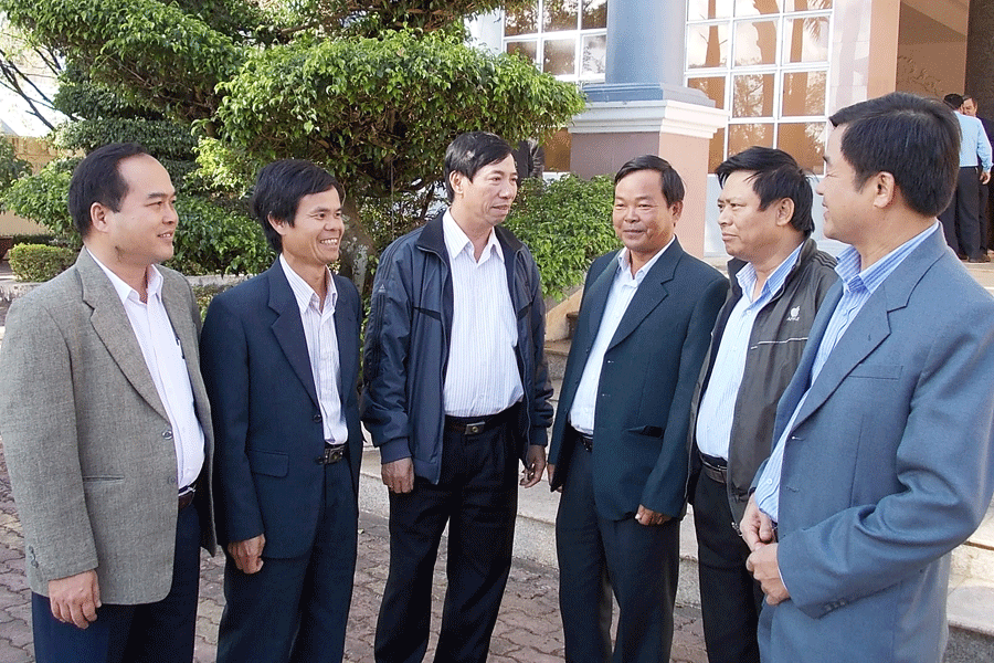 Trao đổi kinh nghiệm công tác KTGS của Đảng. Ảnh: T.N