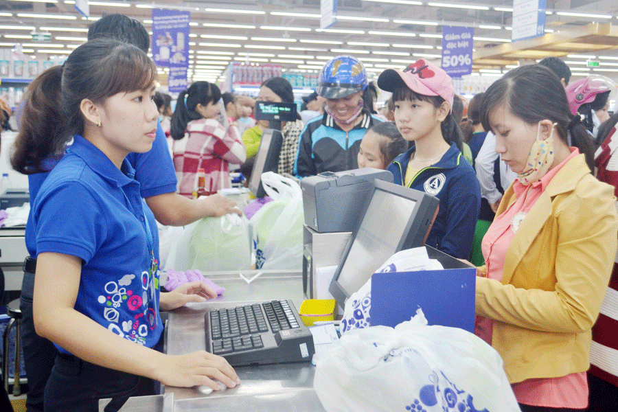 Nhiều chương trình khuyến mãi được các doanh nghiệp, siêu thị đưa ra dịp cuối năm. Ảnh: L.L Nhiều chương trình khuyến mãi được các doanh nghiệp, siêu thị đưa ra dịp cuối năm. Ảnh: L.L
