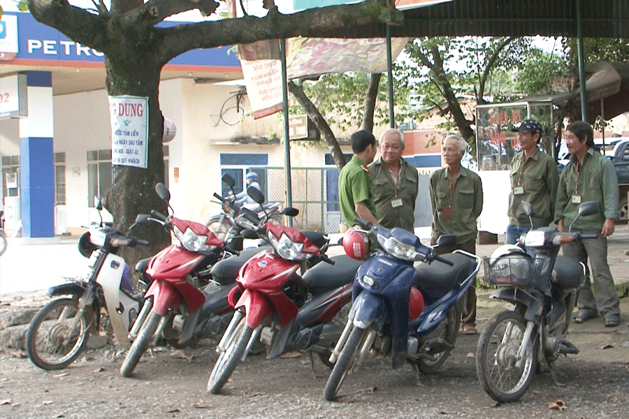 Tổ xe thồ tự quản phường An Bình. Ảnh: H.V