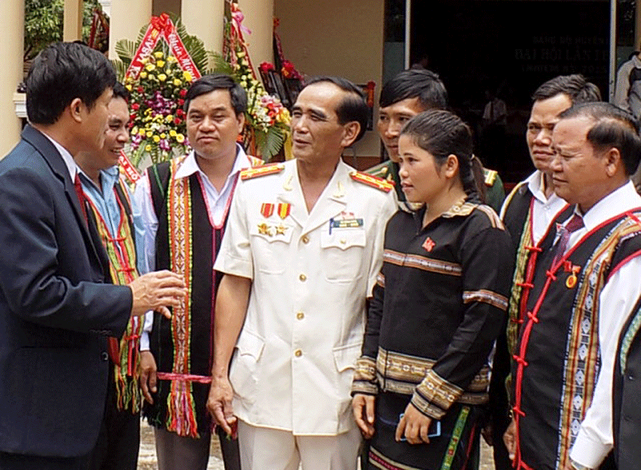 Trao đổi kinh nghiệm trong công tác xây dựng Đảng ở cơ sở. Ảnh: T.N Trao đổi kinh nghiệm trong công tác xây dựng Đảng ở cơ sở. Ảnh: T.N