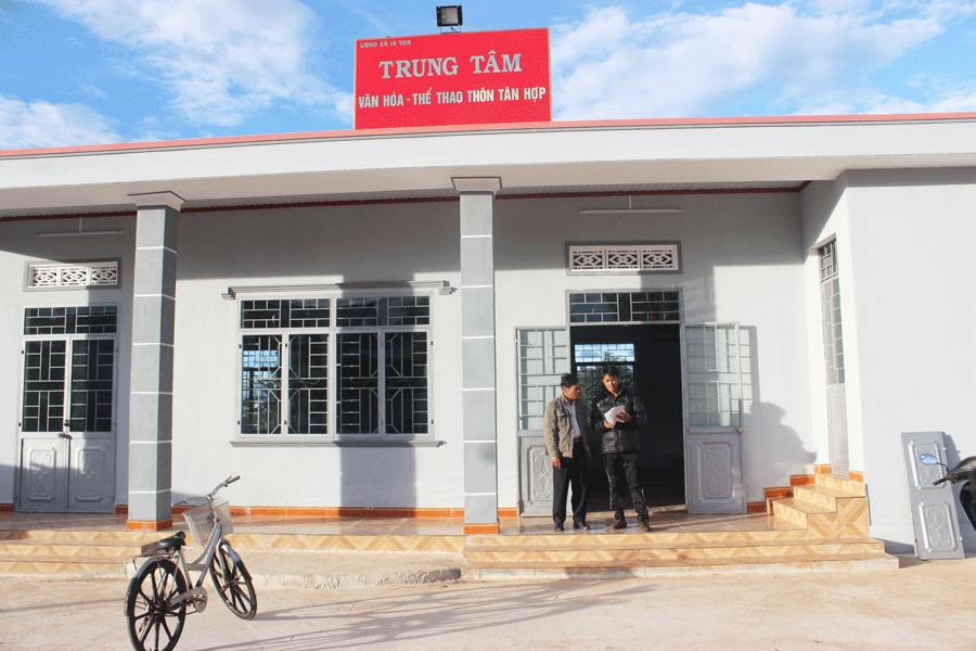Trung tâm Văn hóa-Thể thao thôn Tân Hợp được xây dựng khang trang, sạch đẹp. Ảnh: P.T