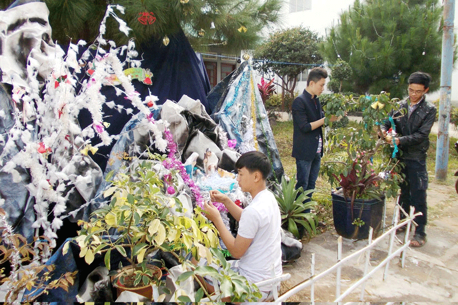 Chuẩn bị cho đêm Giáng sinh. Ảnh: Thanh Nhật Chuẩn bị cho đêm Giáng sinh. Ảnh: Thanh Nhật