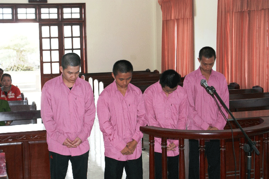 Các bị cáo tại phiên tòa sơ thẩm. Ảnh: Thi Phú