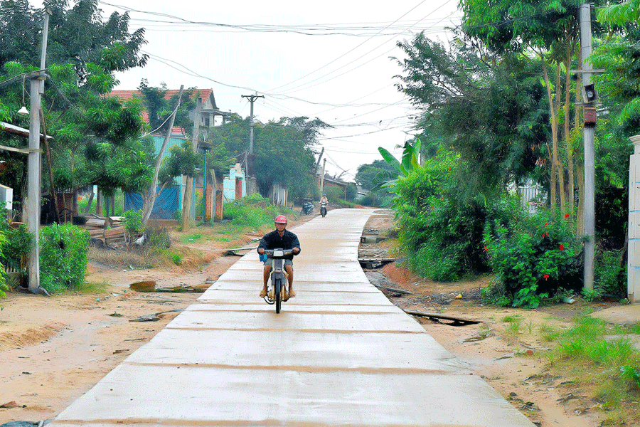 Ủy ban nhân dân xã Sơ Pai, huyện Kbang vừa đưa vào sử dụng 3.5 km đường giao thông liên thôn trị giá hơn 3 tỷ đồng, tạo thuận lợi cho việc đi lại của bà con. Ảnh: Đ.T Ủy ban nhân dân xã Sơ Pai, huyện Kbang vừa đưa vào sử dụng 3.5 km đường giao thông liên thôn trị giá hơn 3 tỷ đồng, tạo thuận lợi cho việc đi lại của bà con. Ảnh: Đ.T