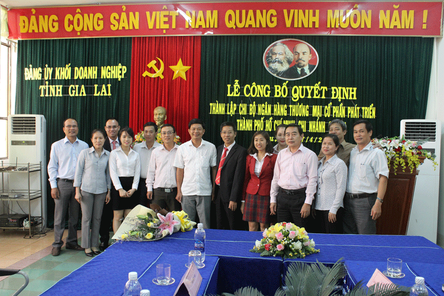 Đại biểu tham dự buổi lễ. Ảnh: T.N