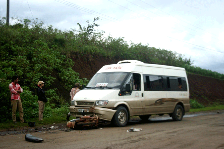 Hiện trường một vụ tai nạn giao thông. Ảnh: H.V Hiện trường một vụ tai nạn giao thông. Ảnh: H.V