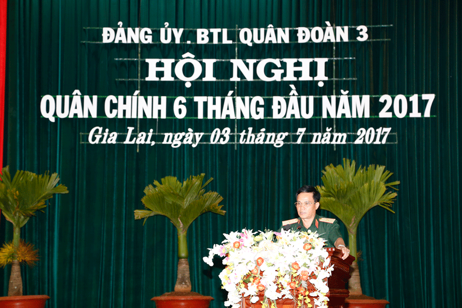 Thiếu tướng Vũ Văn Sỹ-Tư lệnh Quân đoàn 3 chủ trì hội nghị. Ảnh: D.H Thiếu tướng Vũ Văn Sỹ-Tư lệnh Quân đoàn 3 chủ trì hội nghị. Ảnh: D.H