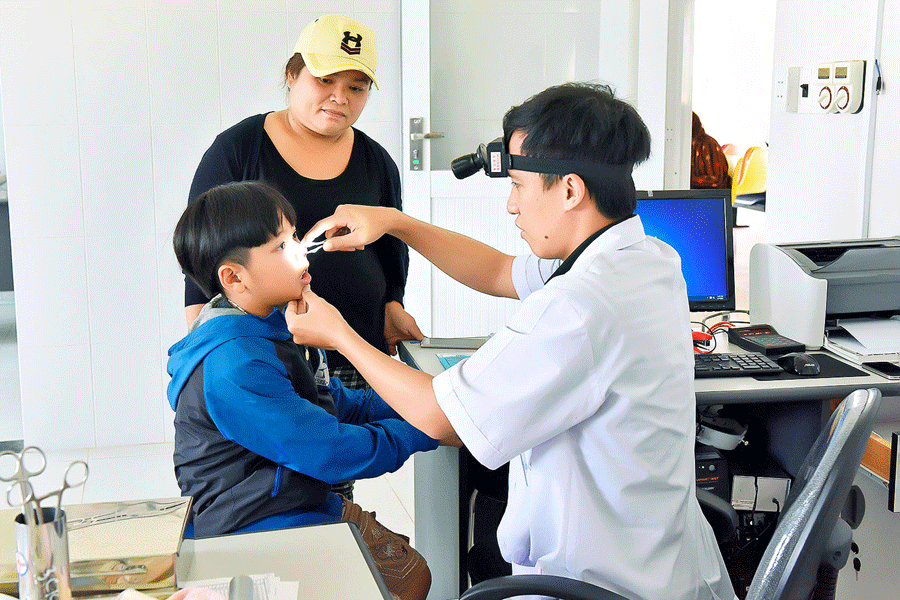 Trung bình mỗi ngày có khoảng 200 lượt bệnh nhân đến khám-chữa bệnh tại Bệnh viện Nhi Gia Lai. Ảnh: Đ.T Trung bình mỗi ngày có khoảng 200 lượt bệnh nhân đến khám-chữa bệnh tại Bệnh viện Nhi Gia Lai. Ảnh: Đ.T