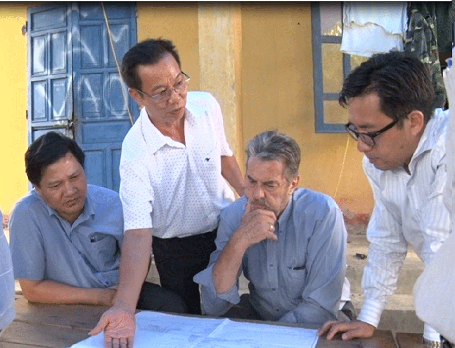 Lãnh đạo huyện Kbang cùng tập đoàn Mavin khảo sát tại xã Sơ Pai. Ảnh: H.D